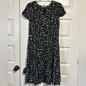 Talbots Black Gray Printed Dress Cap Sleeve Keyhole Front Classic Pleated Skirt